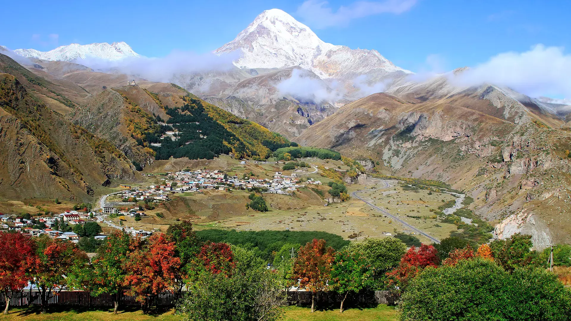 Kazbegi (Stepantsminda) : Guide complet des merveilles alpines de Géorgie