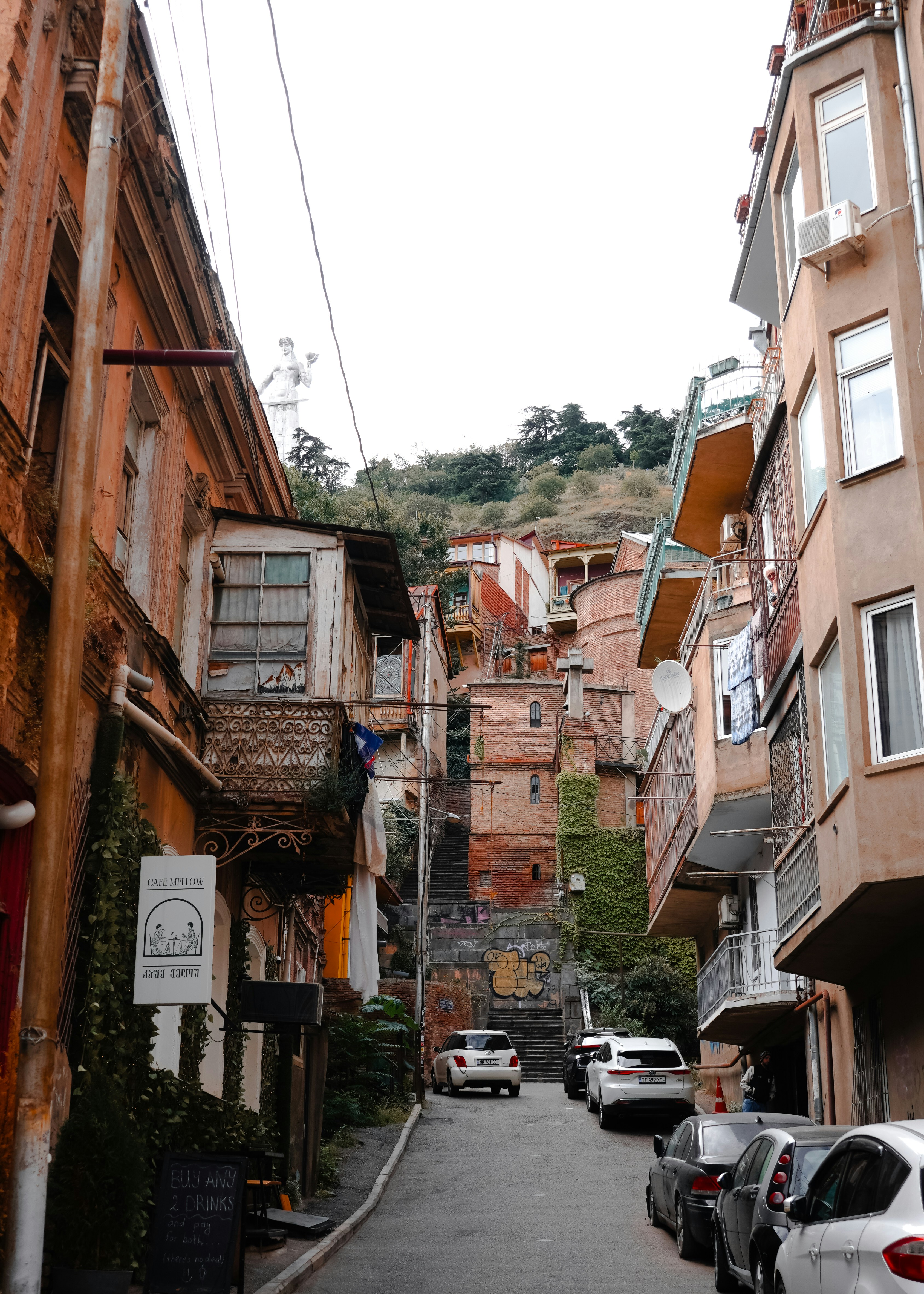 On Demand Taxi in Georgia: When to Hail, Pre-Book or Rent a Car