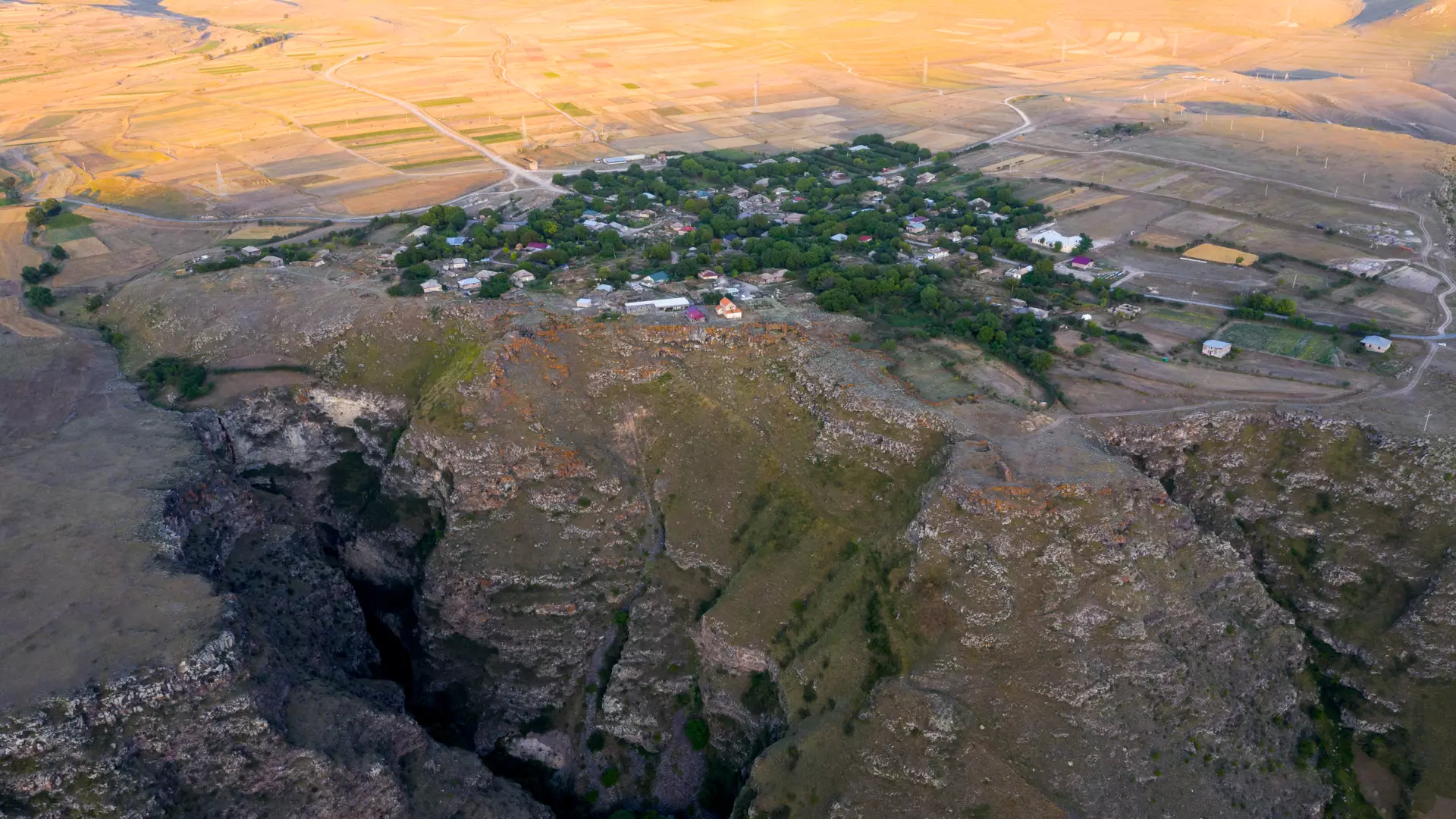 Saro and Khizabavra