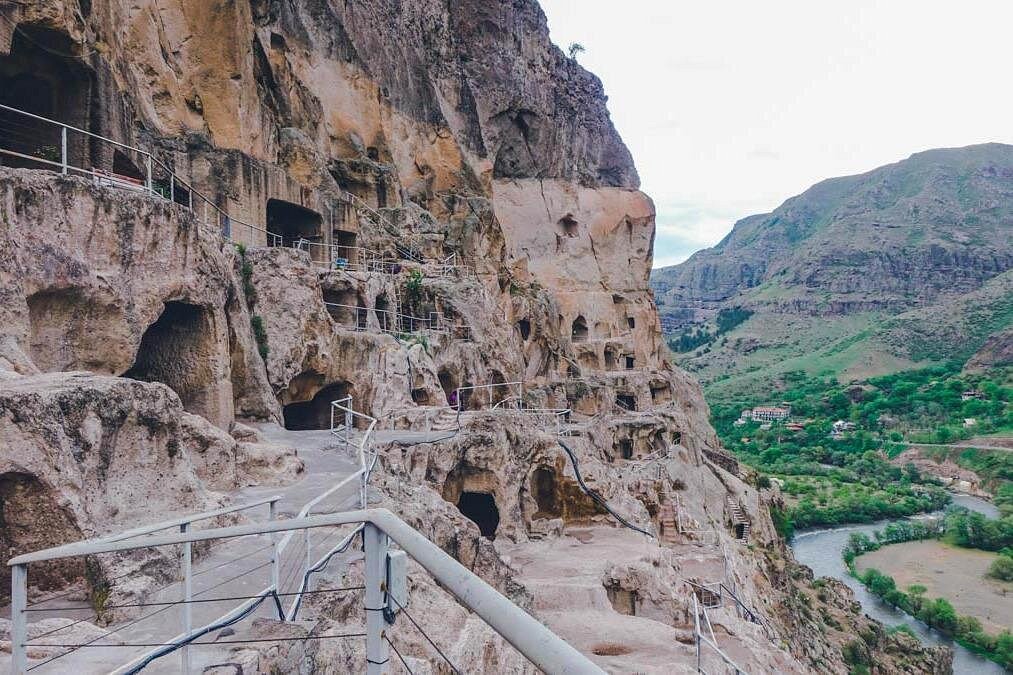 Day 1: Tbilisi – Borjomi – Akhaltsikhe – Vardzia
