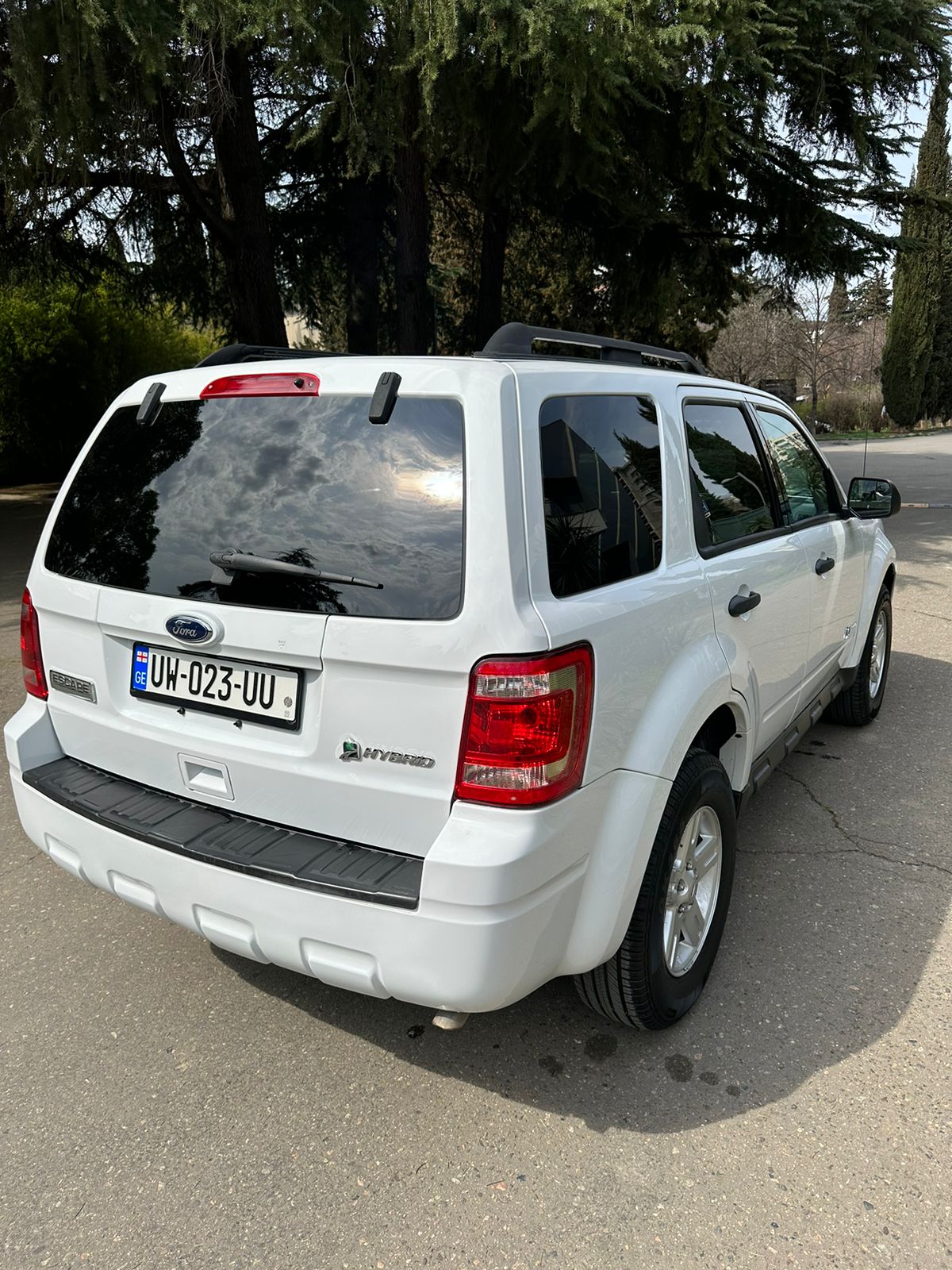 rent a car tbilisi Ford Escape Hybrid