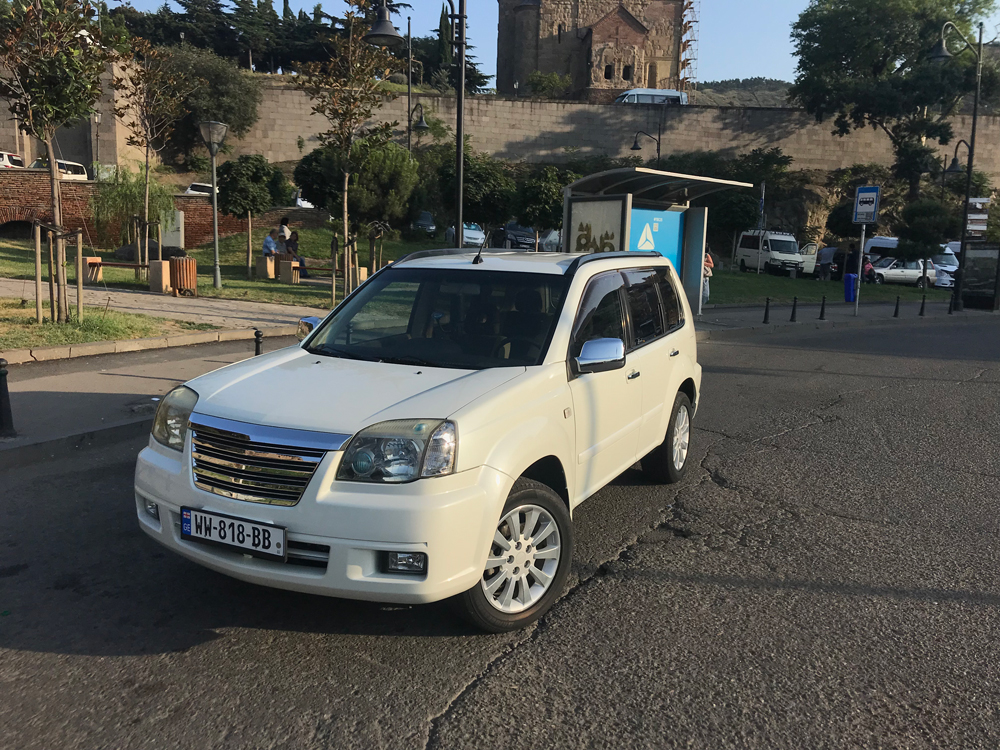 rent a car tbilisi Nissan X-Trail Axis Weiß