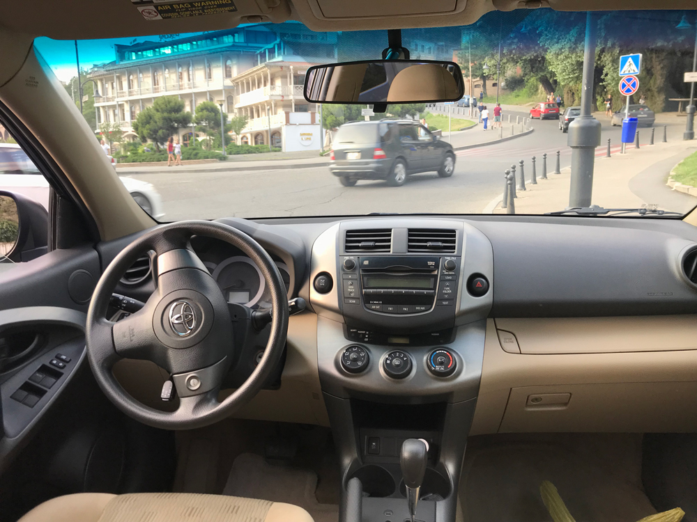 rent a car tbilisi Toyota Rav 4