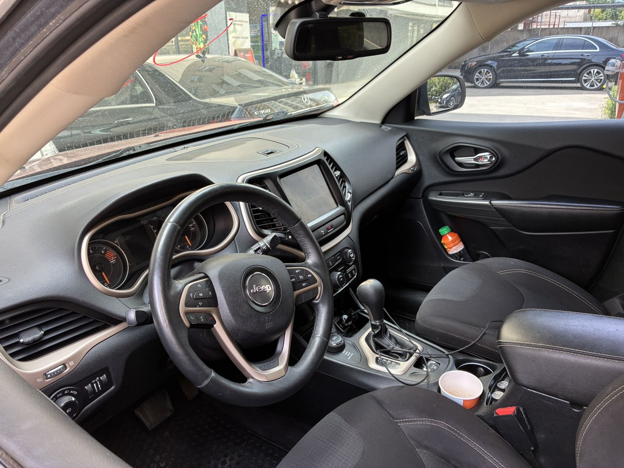 rent a car tbilisi Jeep Cherokee Premium 4x4 – Luxury Mountain SUV