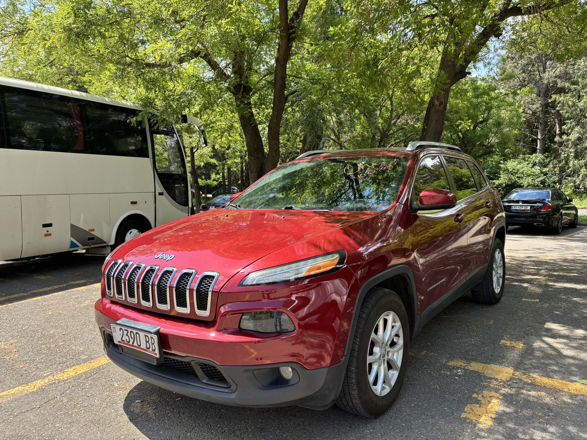 rent a car tbilisi Jeep Cherokee Premium 4x4 – Luxury Mountain SUV