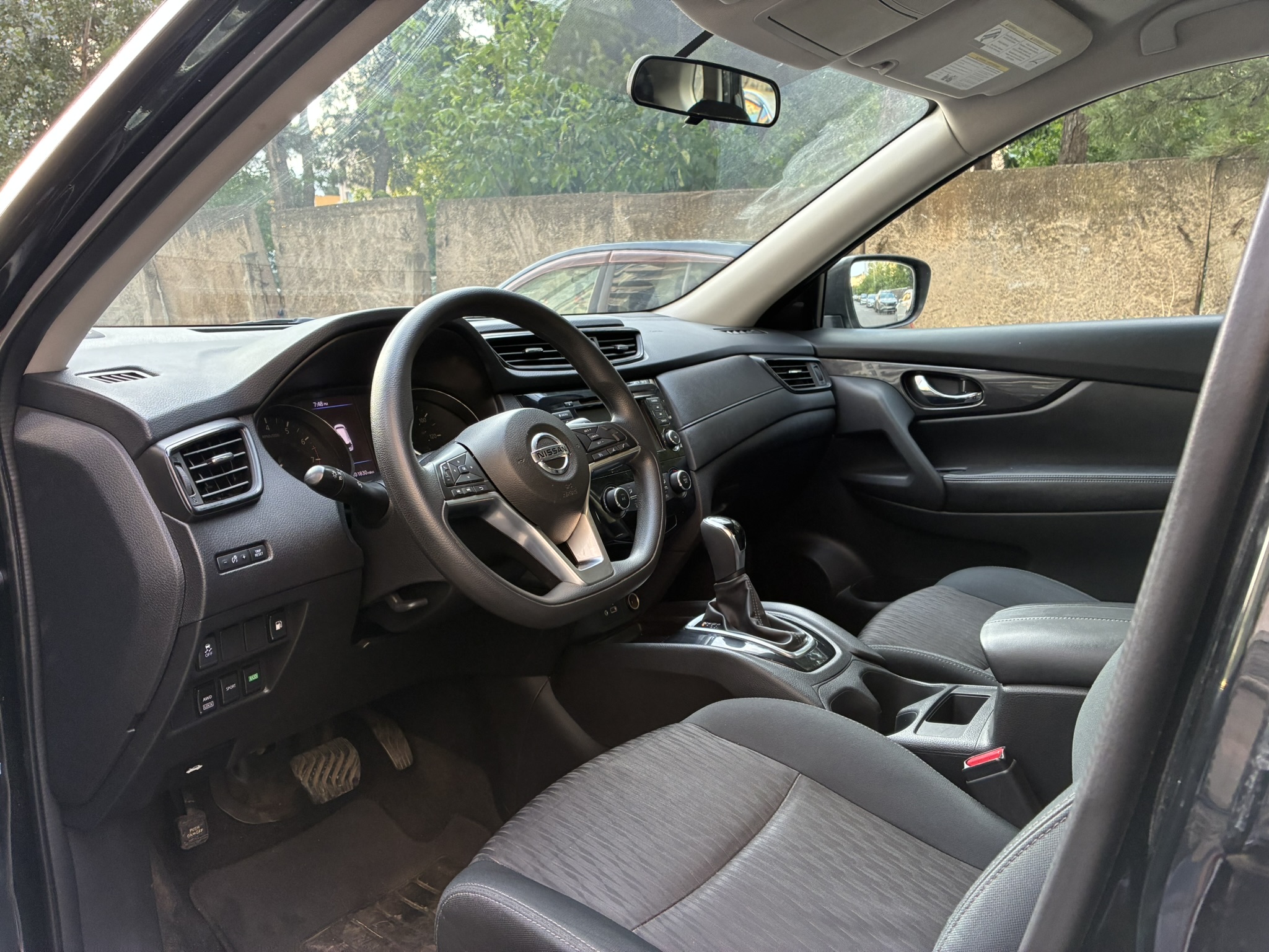 rent a car tbilisi Nissan Rogue AWD SUV – Huge Trunk for Luggage