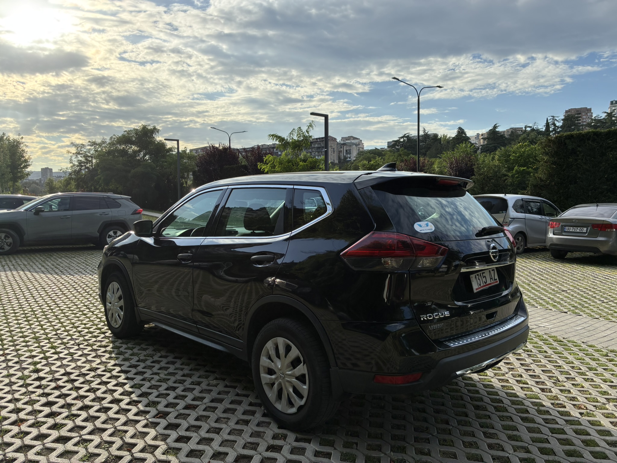 rent a car tbilisi Nissan Rogue AWD SUV – Huge Trunk for Luggage