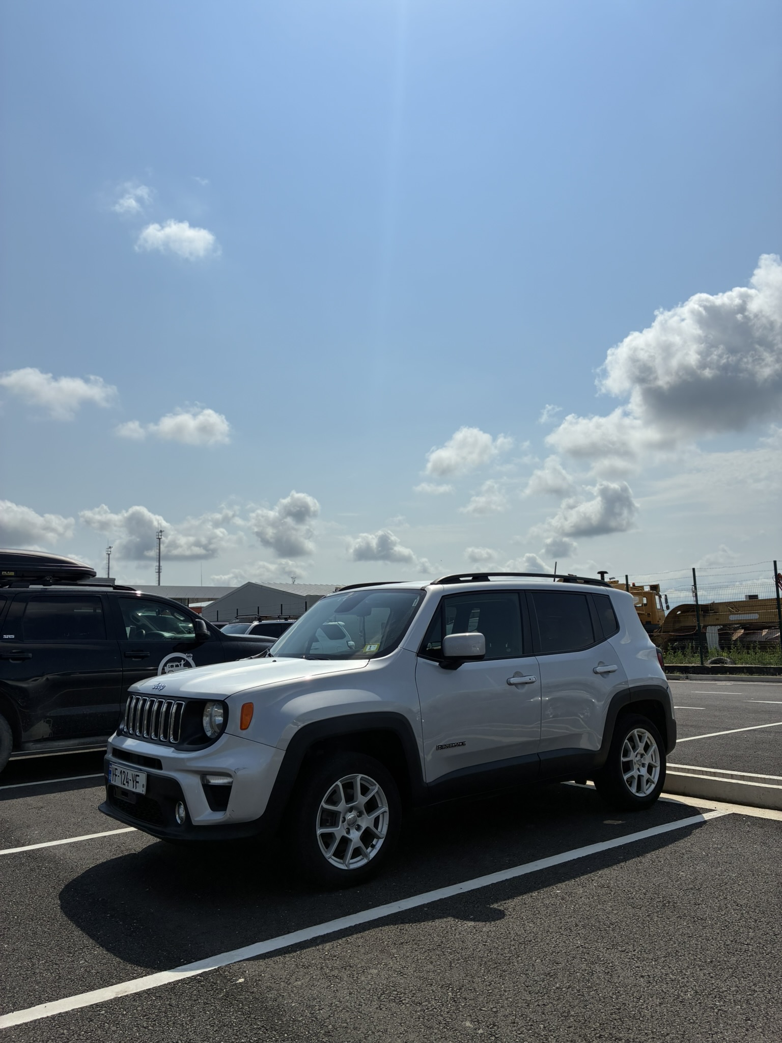 rent a car tbilisi Jeep Renegade 4x4 SUV – Keine Kaution – Berg- und Stadttauglich