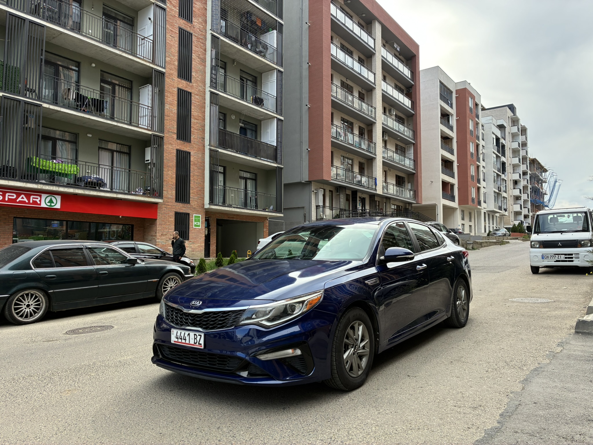 rent a car tbilisi Kia Optima Comfort Limousine – Keine Anzahlung – Lieferung am Flughafen Tiflis