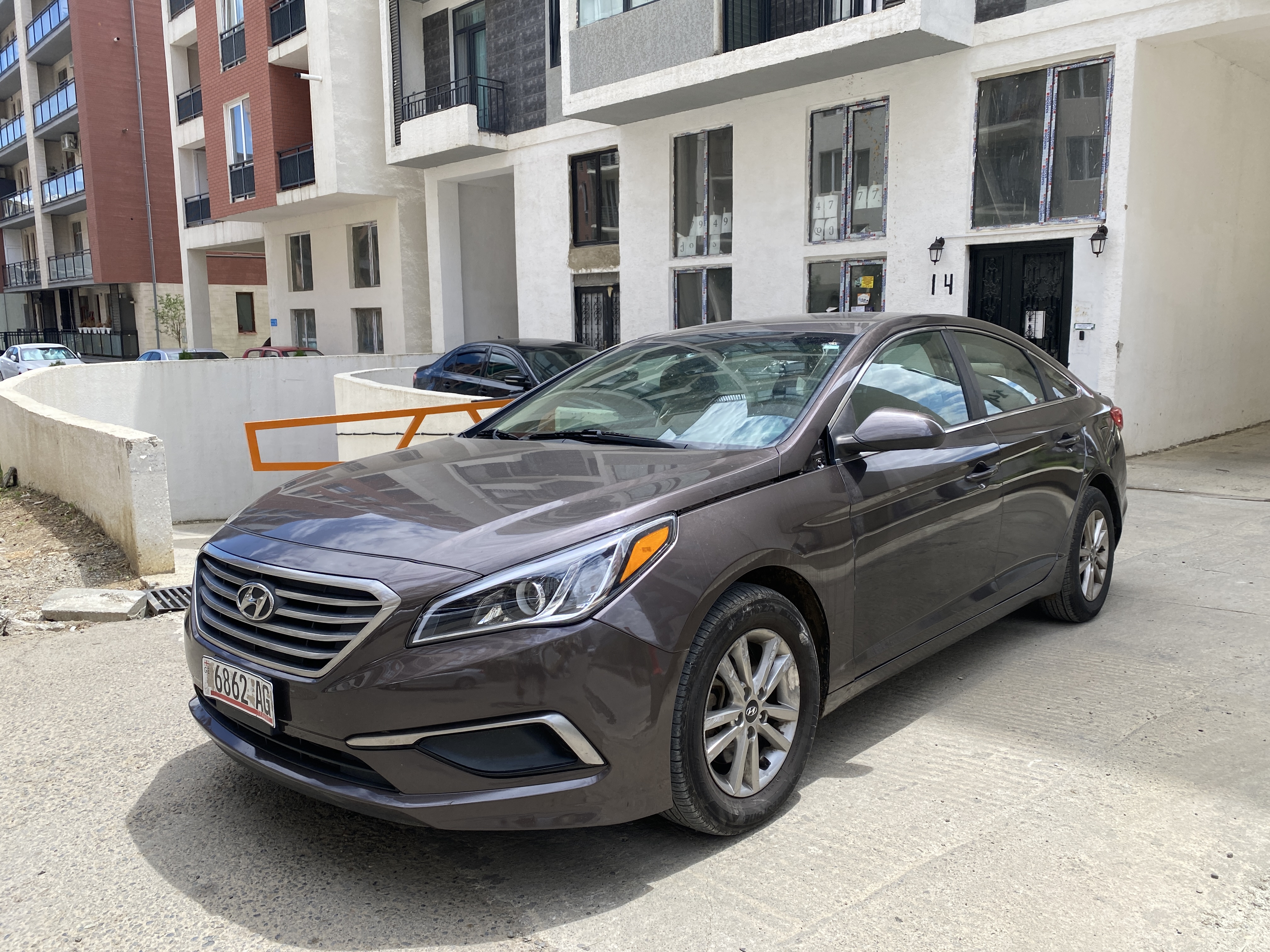 rent a car tbilisi Hyundai Sonata Comfort Sedan – Keine Anzahlung – Lieferung am Flughafen Tiflis