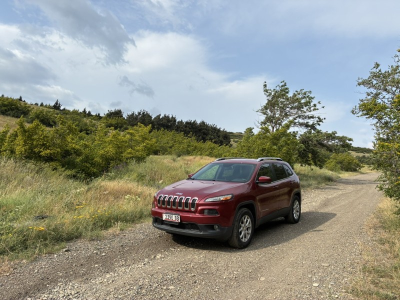 rent a car tbilisi Jeep Cherokee Premium 4x4 – Luxury Mountain SUV