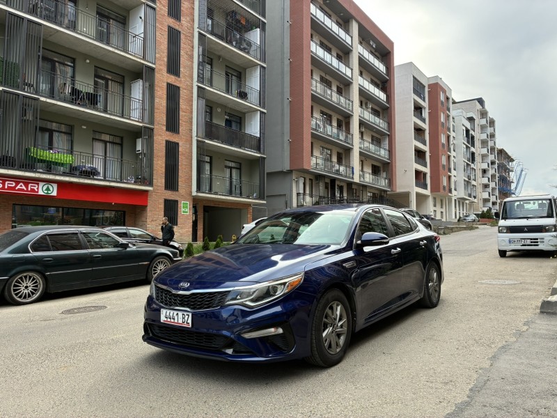 rent a car tbilisi Kia Optima Comfort Limousine – Keine Anzahlung – Lieferung am Flughafen Tiflis