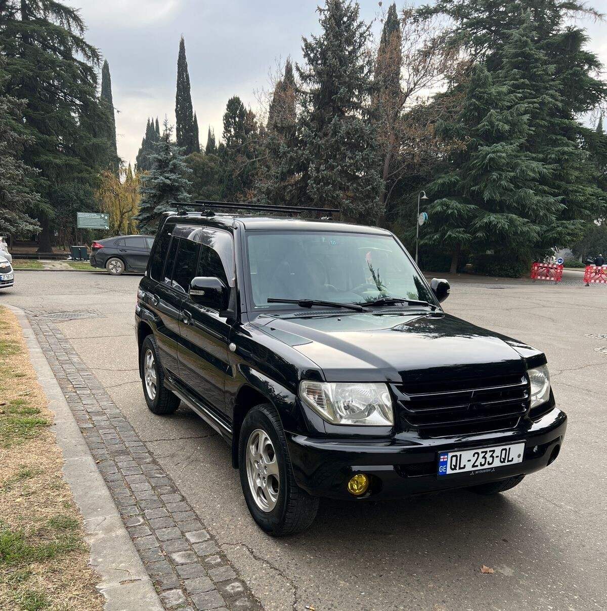 rent a car tbilisi Mitsubish Pajero IO