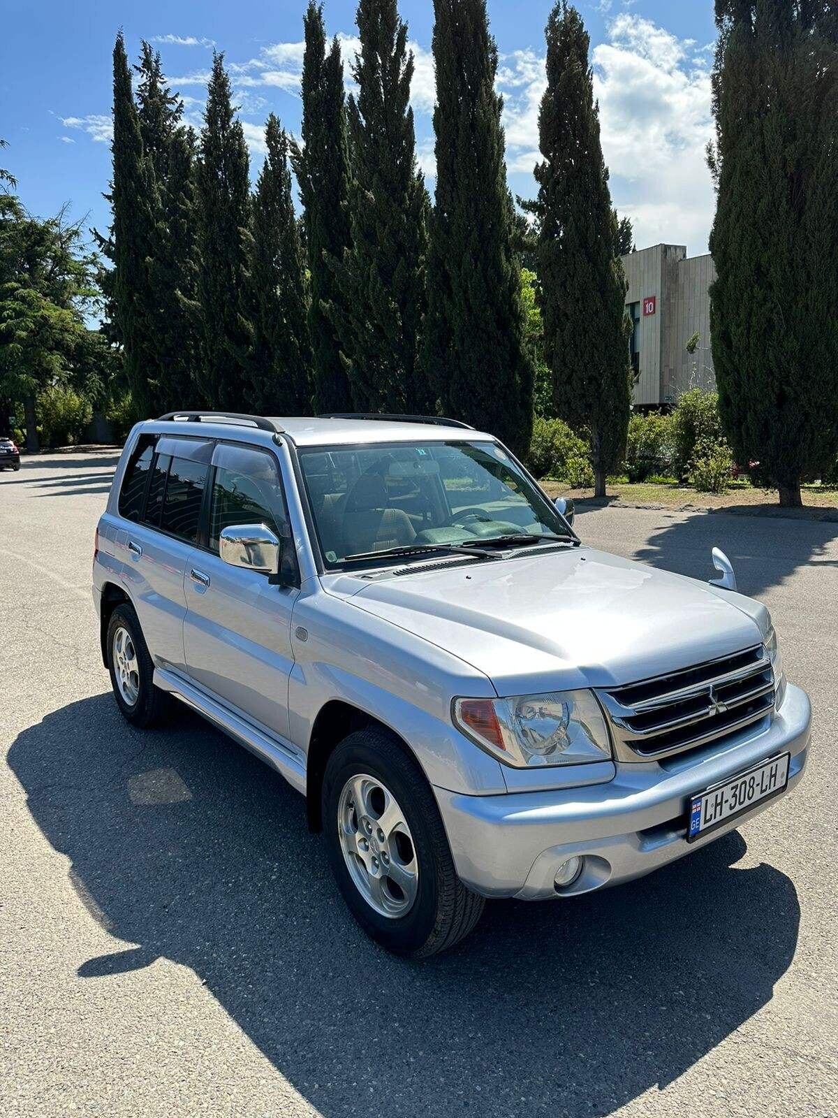 rent a car tbilisi Mitsubish Pajero IO